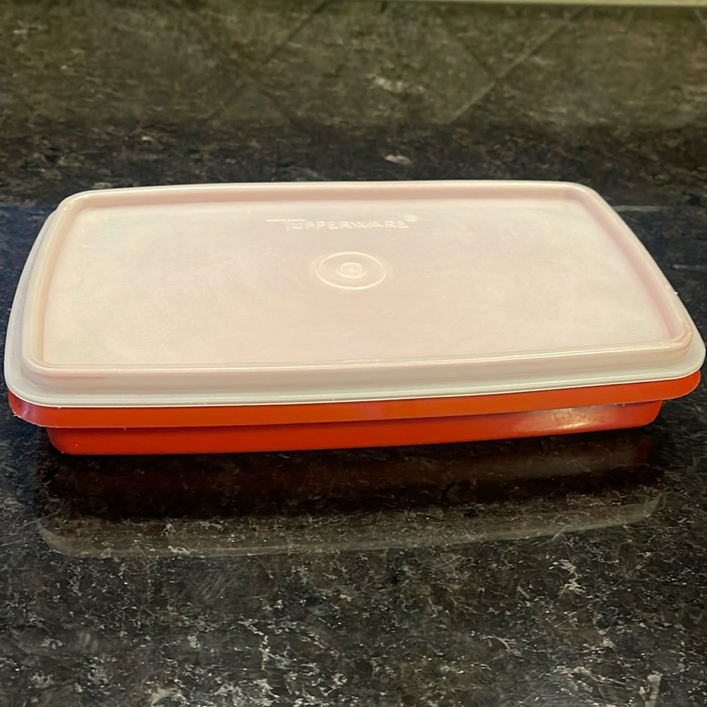 Tupperware Bacon Deli Meat Keeper
Storage Container Paprika,  lid #817-14